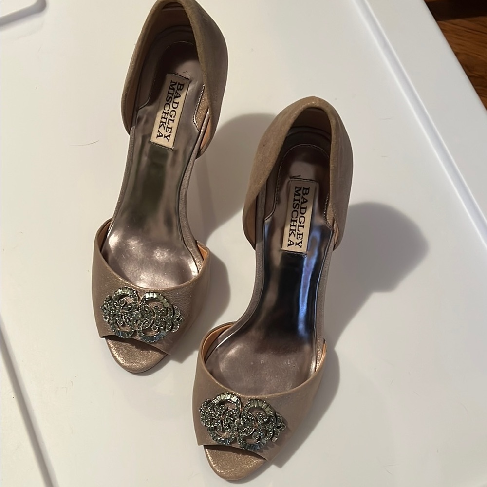 Badgley Mischka Women's Gold Peep Toe Heels